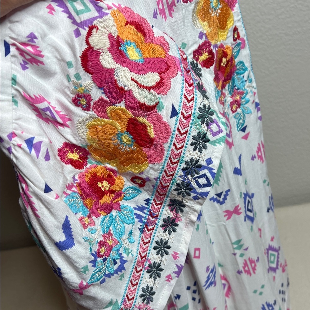 Savanna Jane Embroidered Boho Blouse Women’s 1X Floral Aztec Top - Picture 5 of 8